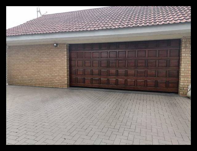 4 BEDROOM HOUSE FOR SALE IN MEER EN SEE